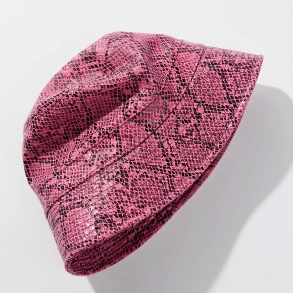 NWT Urban Outfitters Jade Snake Bucket Hat - Picture 1 of 3